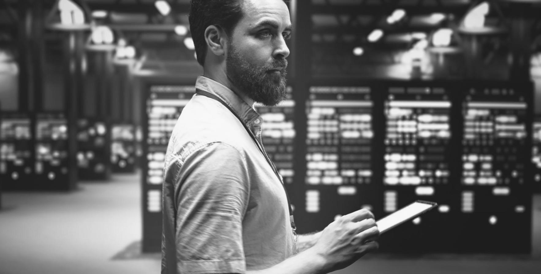 Environnement de travail d'un administrateur de bases de données — terminaux et requêtes SQL en cours d'exécution